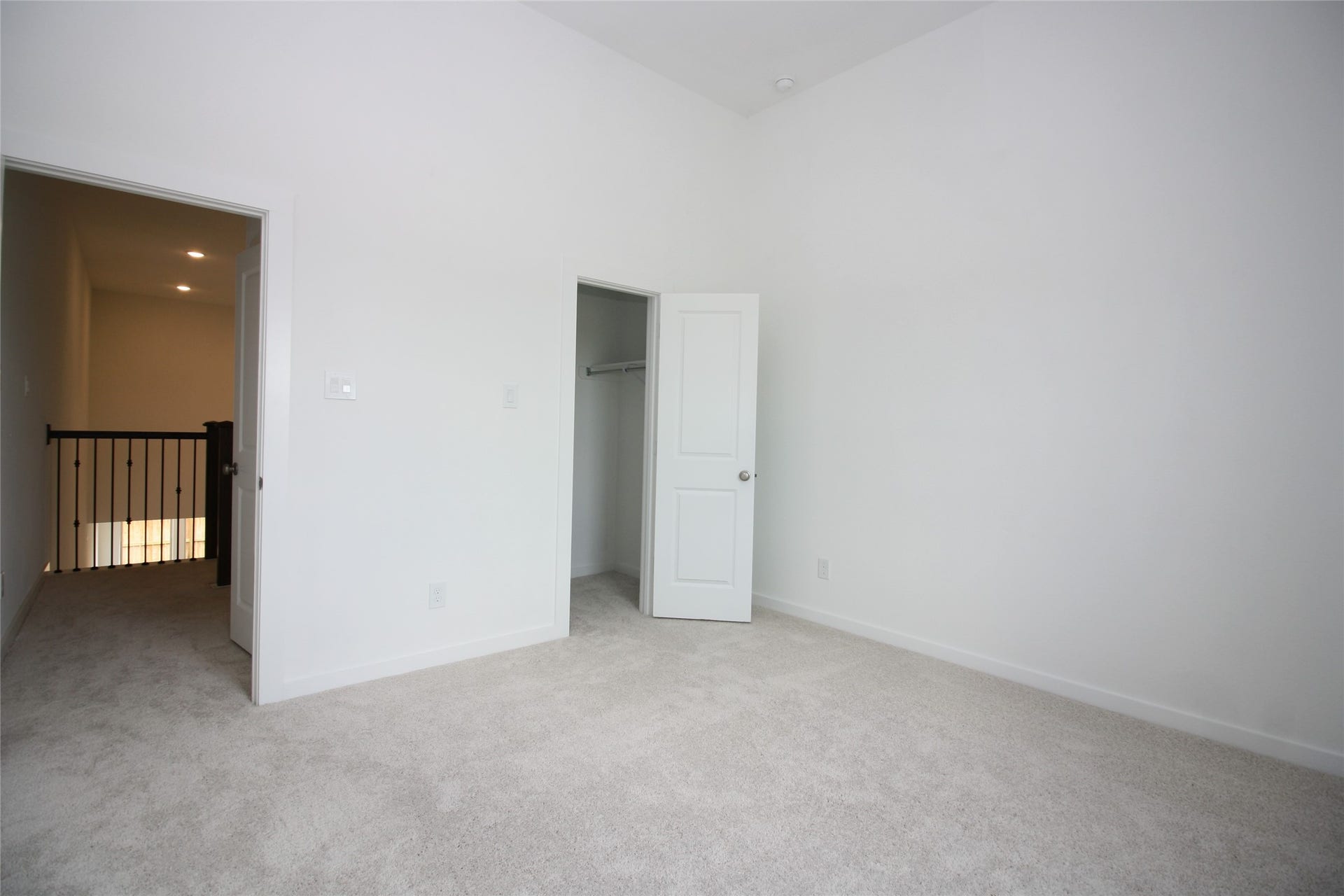 6527 Scarlet Pond Lane, Fulshear, TX 77441 Secondary bedroom with walk in closet