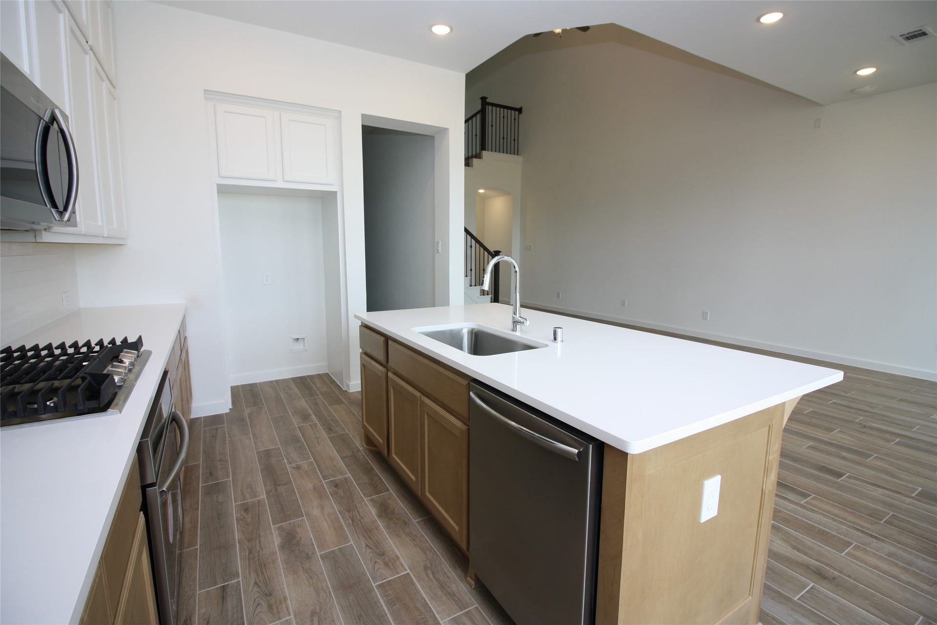6527 Scarlet Pond Lane, Fulshear, TX 77441 Open concept Gourmet kitchen