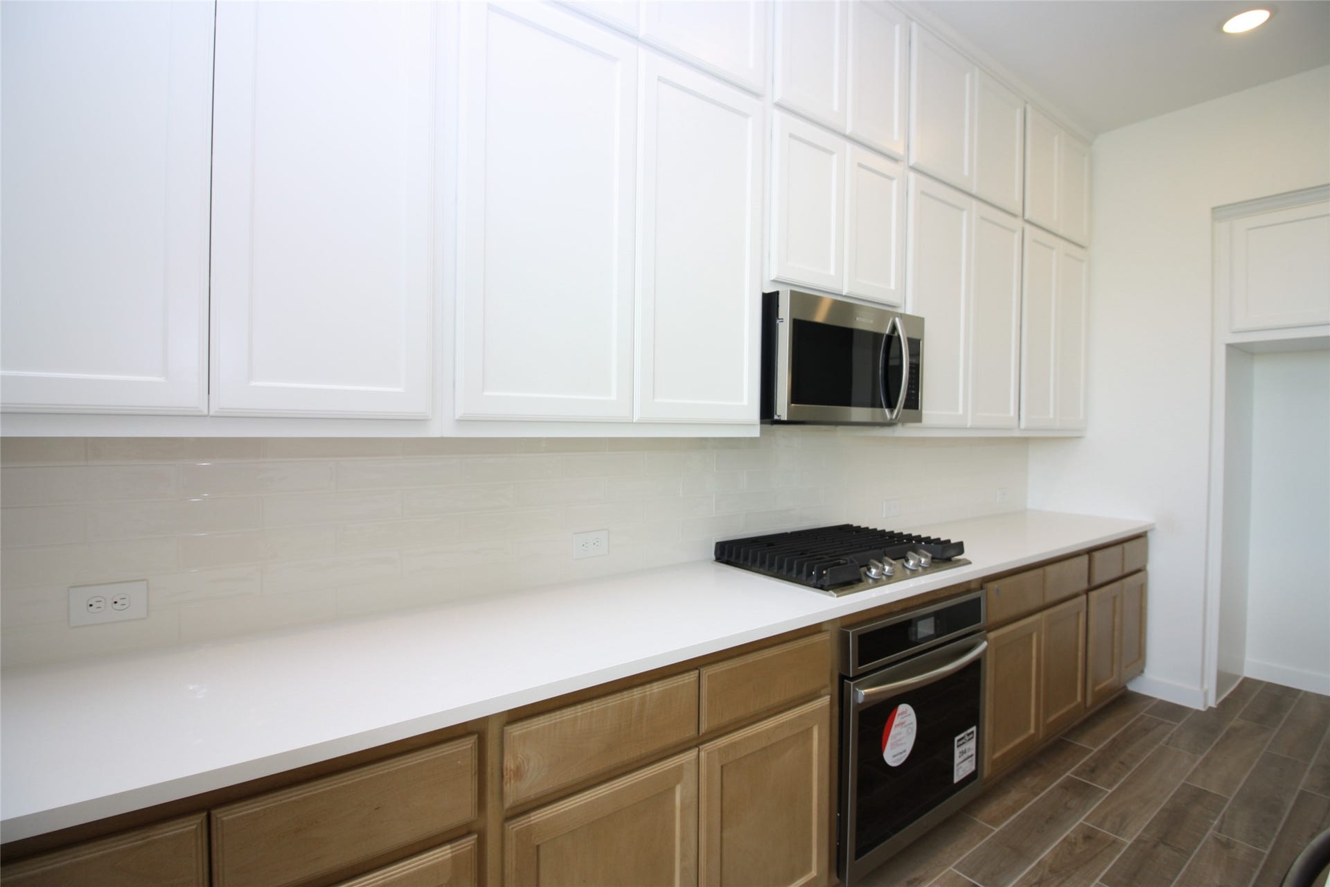 6527 Scarlet Pond Lane, Fulshear, TX 77441 Beautiful backsplash