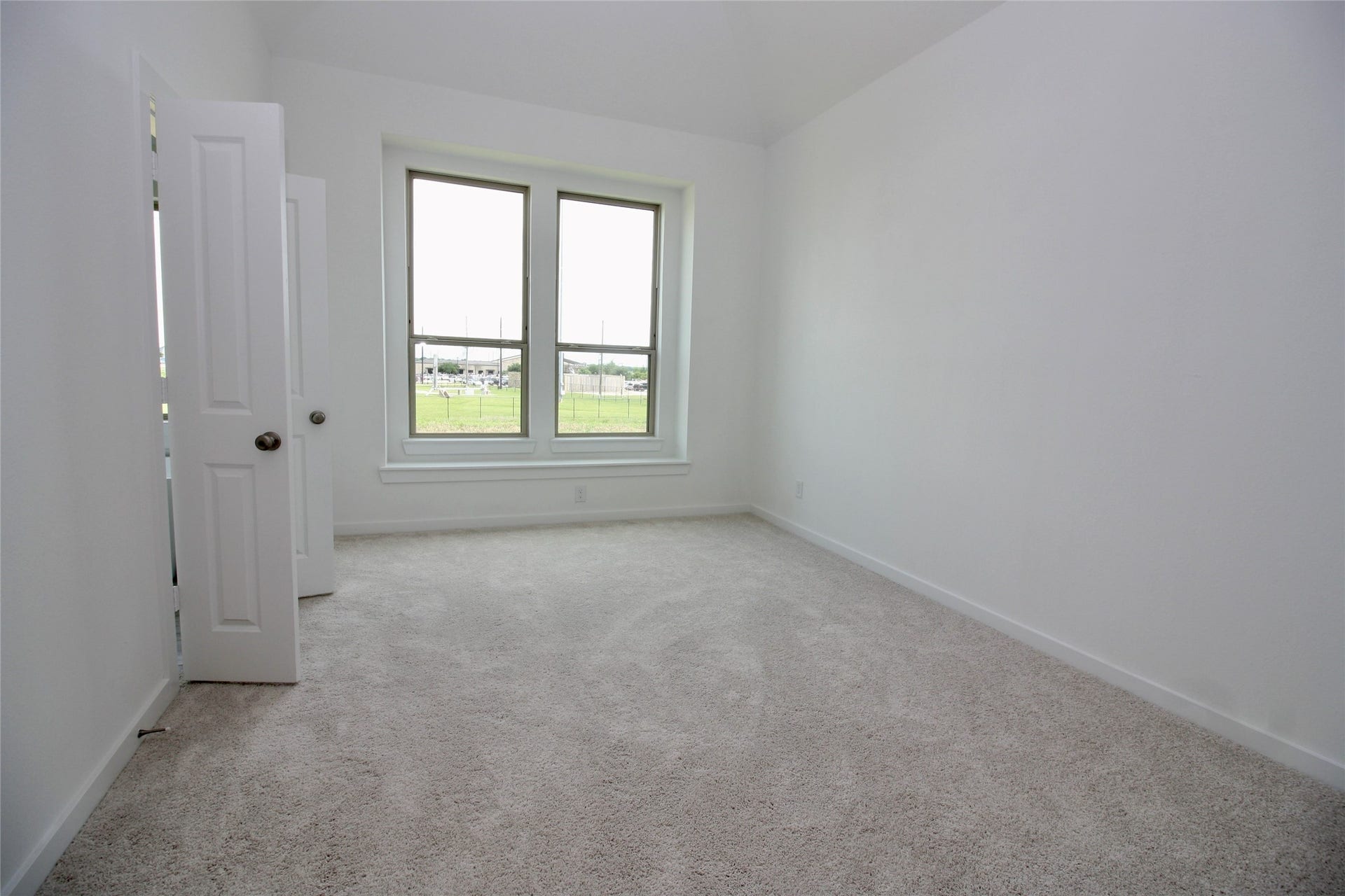 6527 Scarlet Pond Lane, Fulshear, TX 77441 Master bedroom