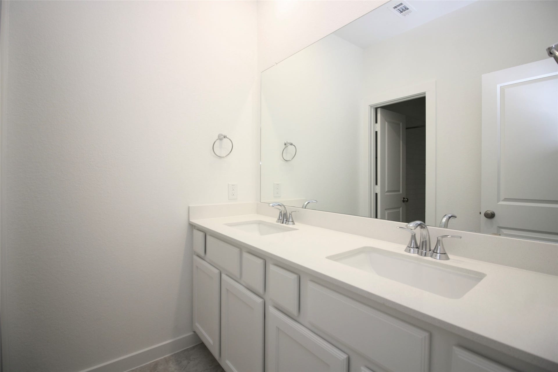 6527 Scarlet Pond Lane, Fulshear, TX 77441 Secondary Bathroom with double sinks