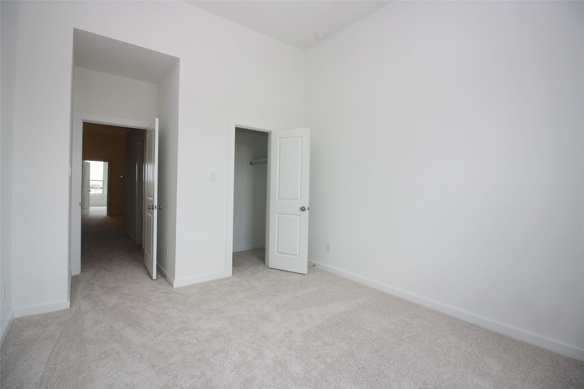 6527 Scarlet Pond Lane, Fulshear, TX 77441 Secondary bedroom with walk in closet