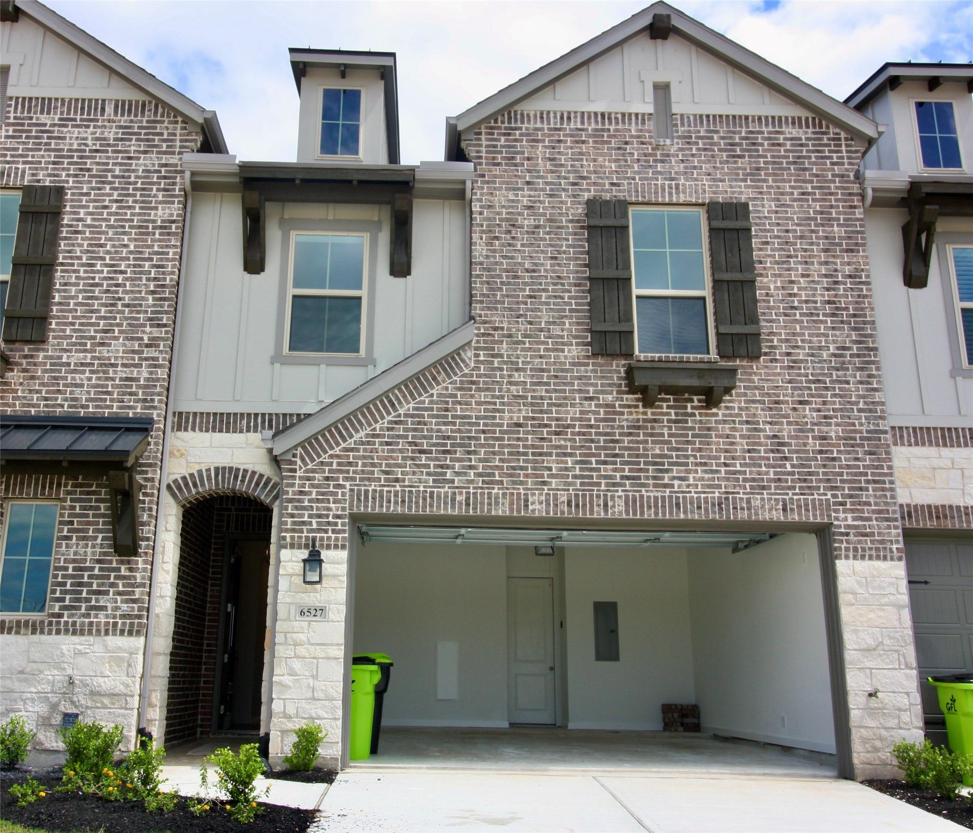 6527 Scarlet Pond Lane, Fulshear, TX 77441 Doble car garage
