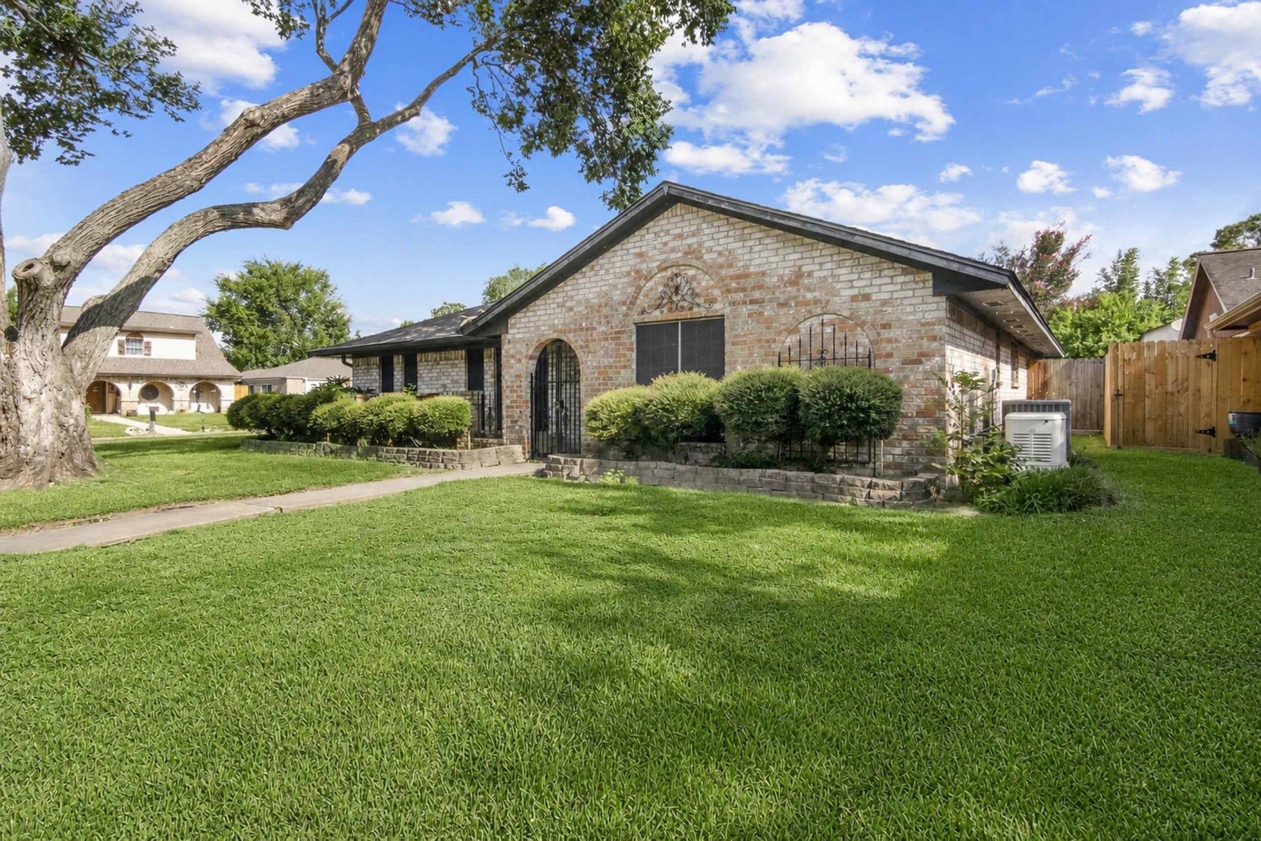 Plenty of space for entertaining on front lawn too.