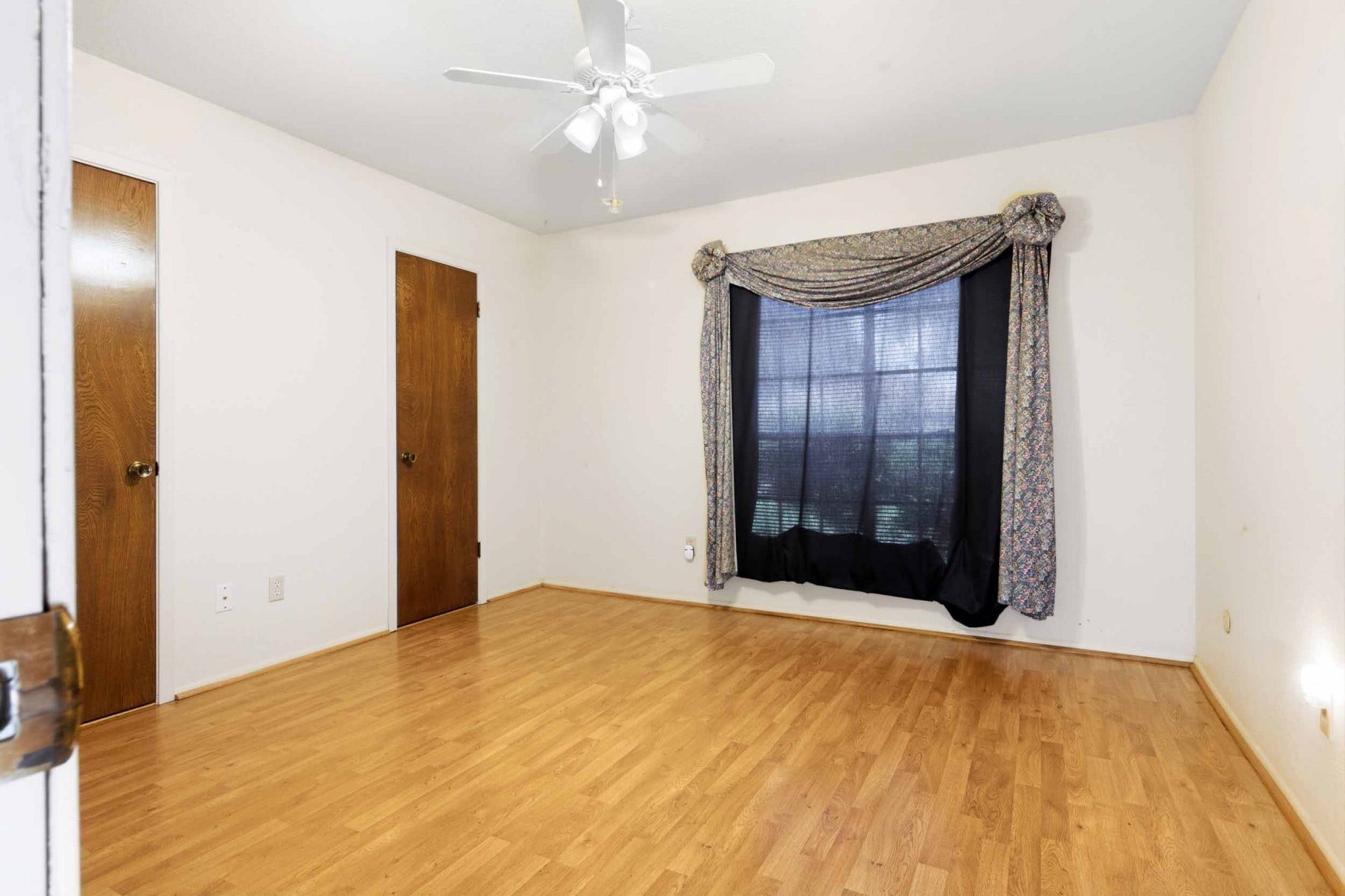 Second bedroom.
