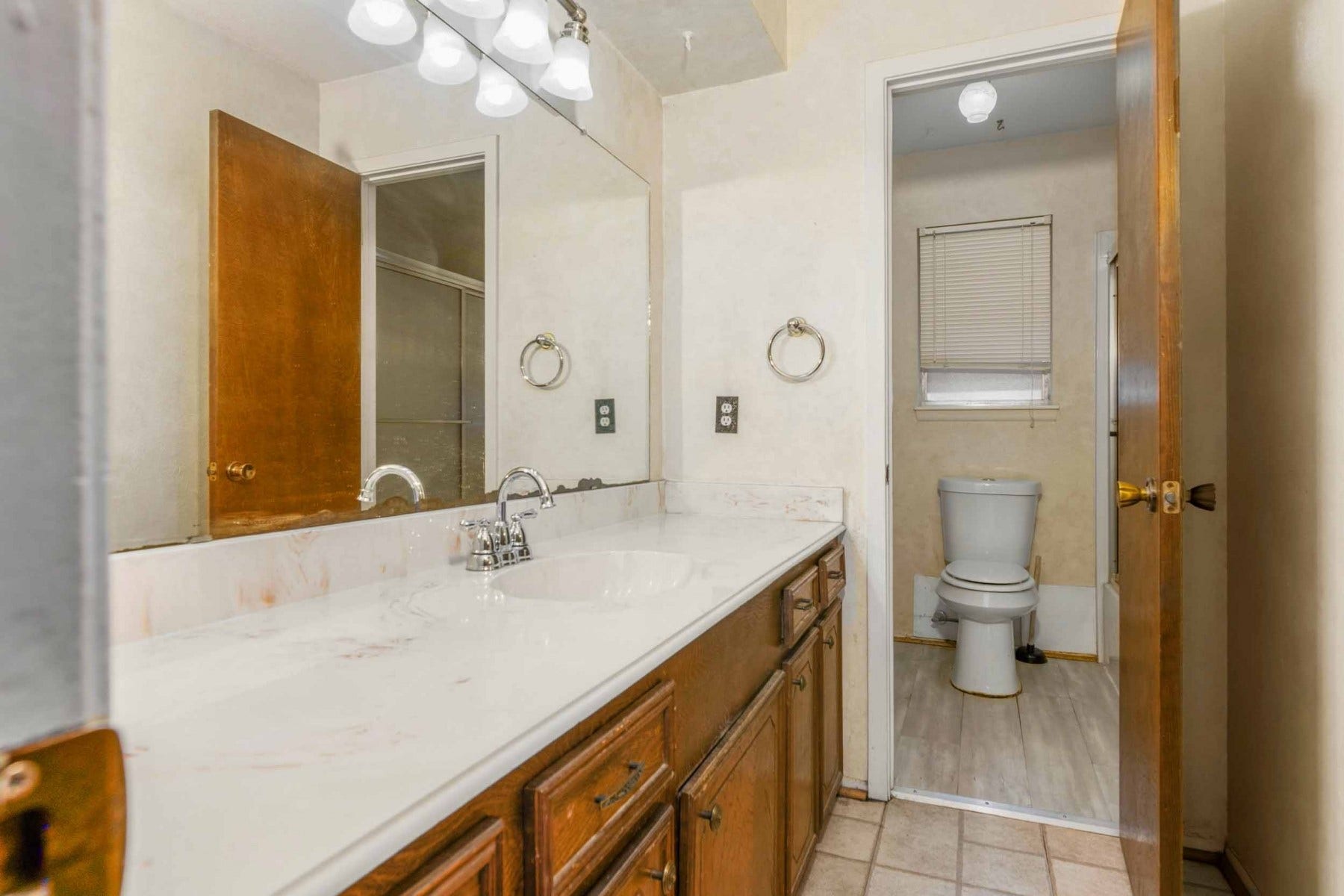 Second bathroom.