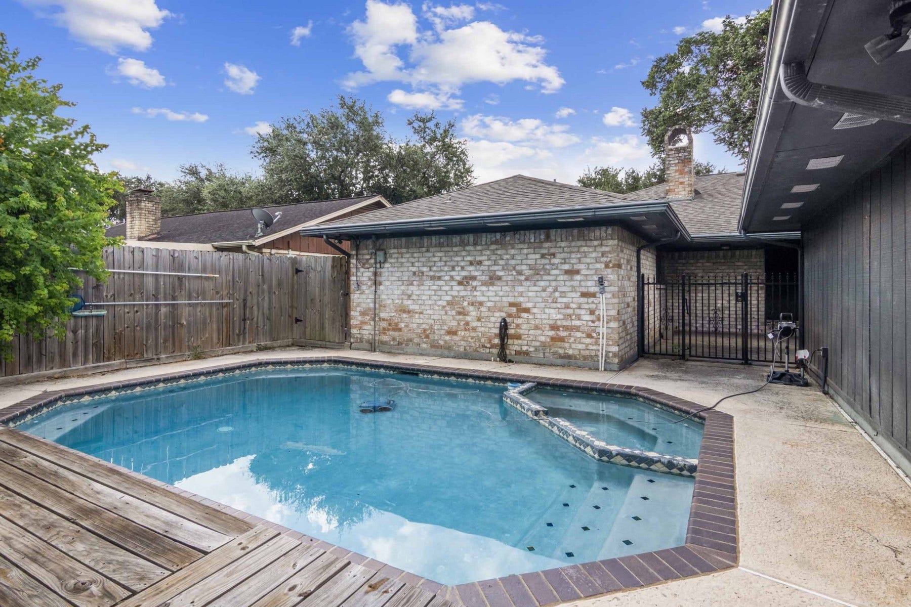 201 E Temperance Lane, Deer Park, TX 77536