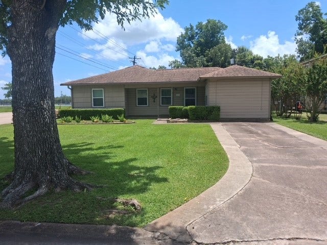 Property photo for 1116 Southampton Street, Angleton, TX