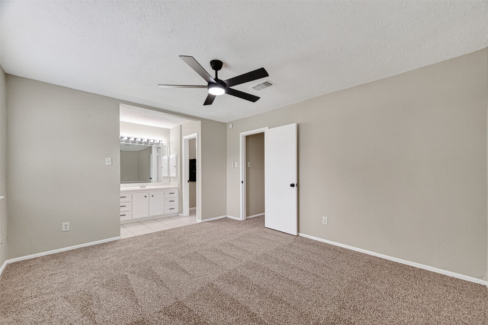 16615 Barcelona Drive, Friendswood, TX 77546 Primary Bedroom