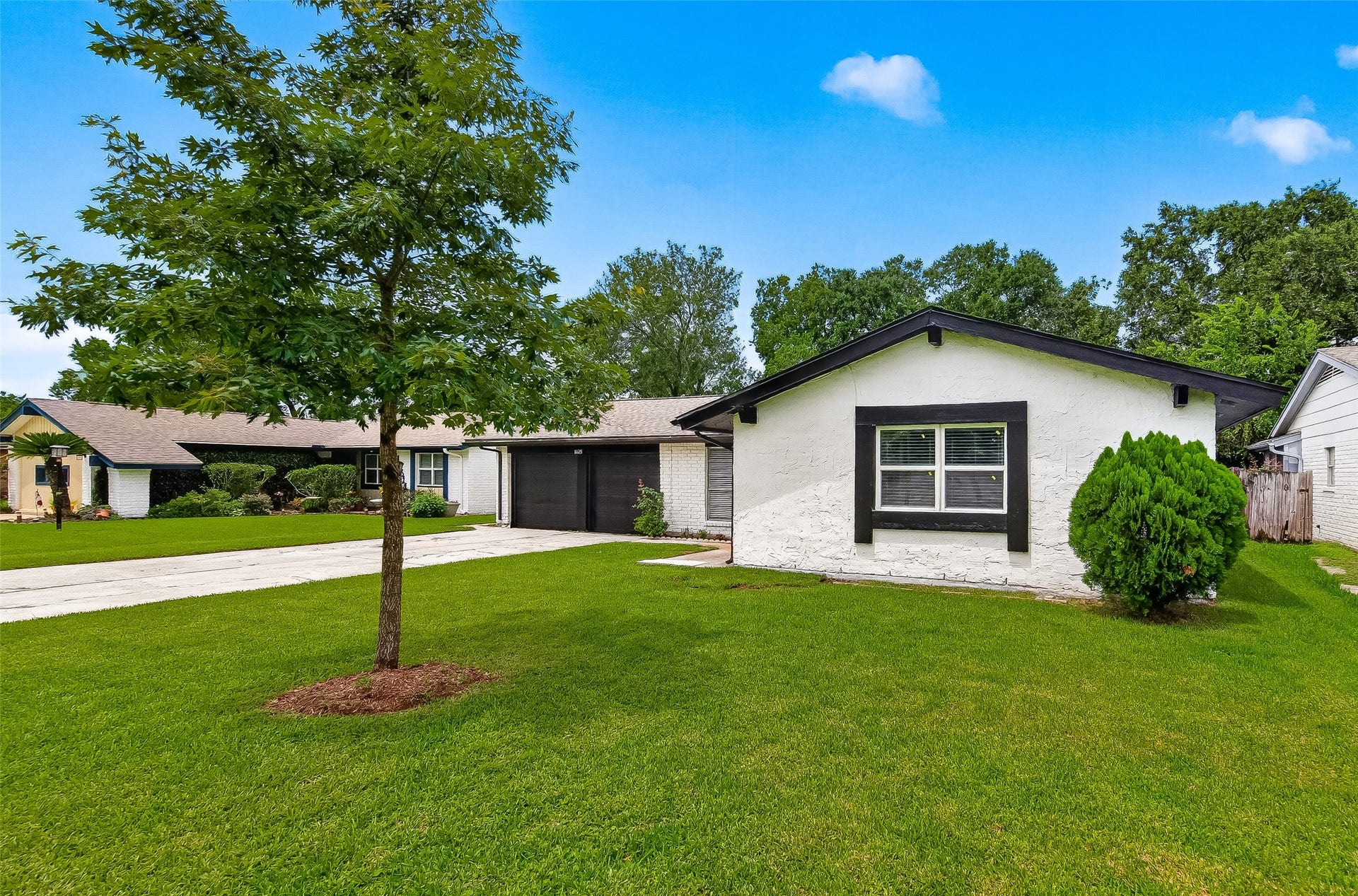 16615 Barcelona Drive, Friendswood, TX 77546 Front View
