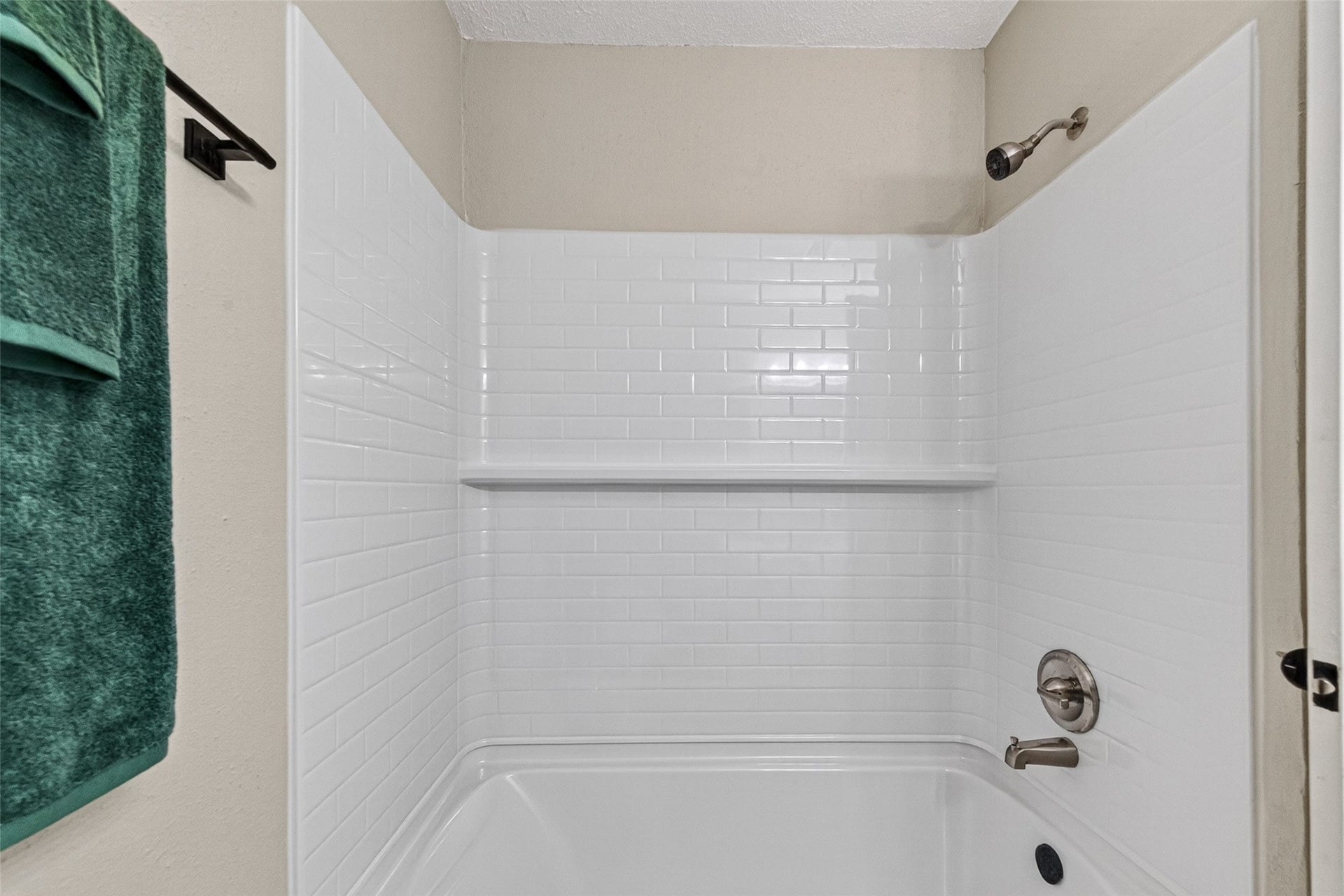 16615 Barcelona Drive, Friendswood, TX 77546 Guest Bathroom-Brand New Surround and Tub