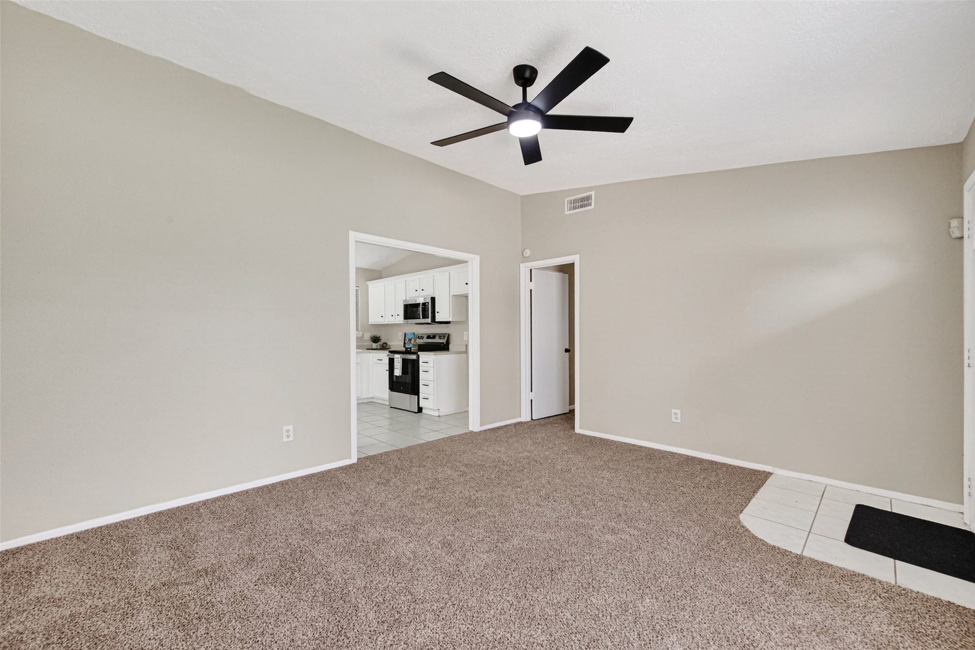 16615 Barcelona Drive, Friendswood, TX 77546 Family Room is right off Kitchen