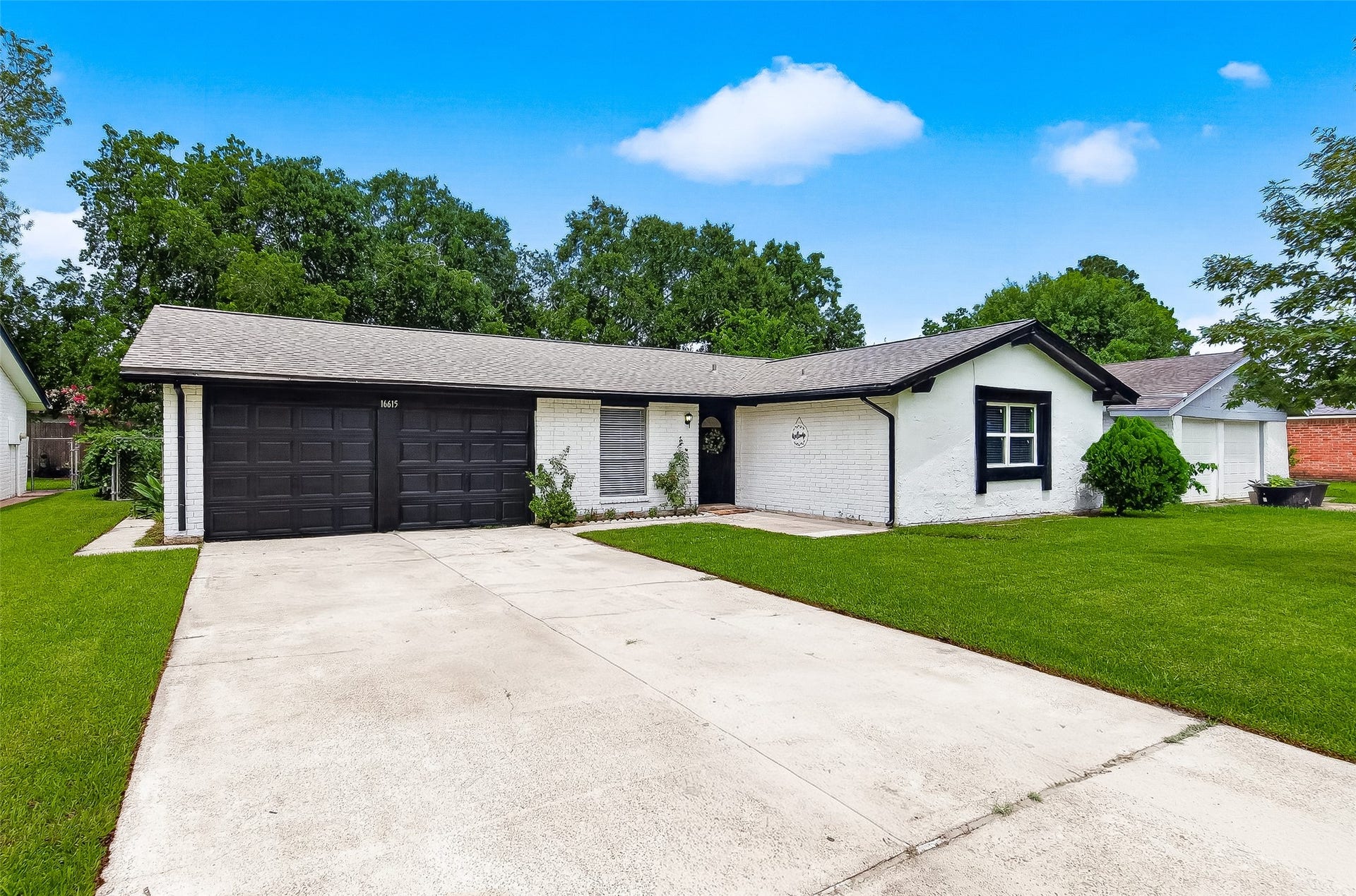 16615 Barcelona Drive, Friendswood, TX 77546 2 Car Garage
