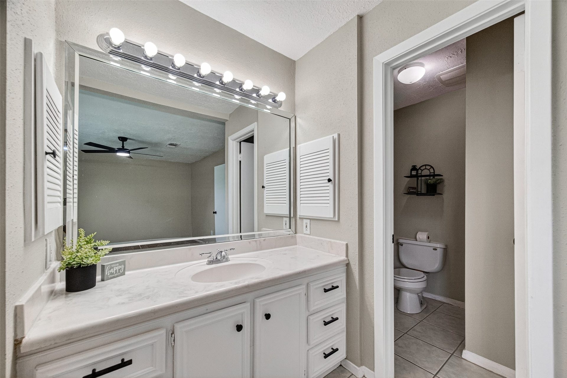 16615 Barcelona Drive, Friendswood, TX 77546 Primary Bedroom Vanity
