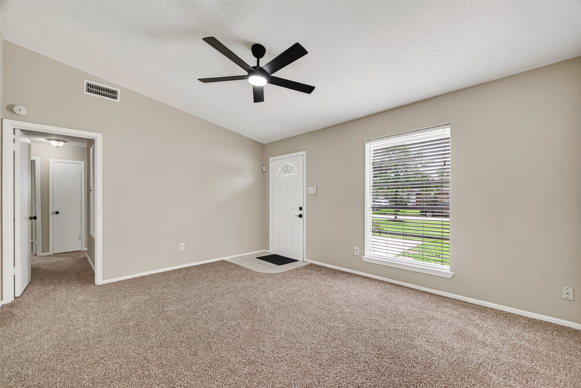 16615 Barcelona Drive, Friendswood, TX 77546 Family Room