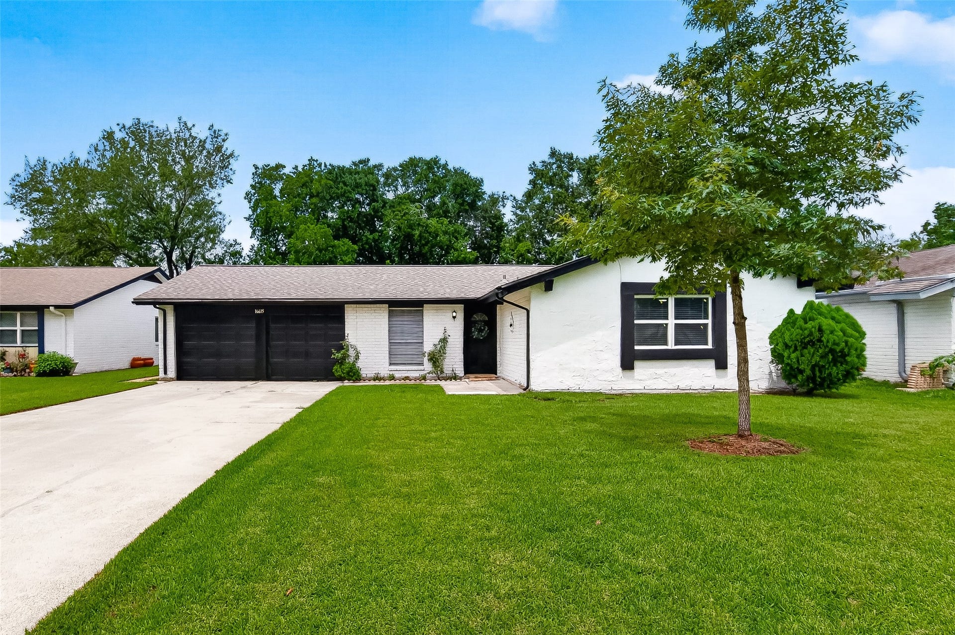 16615 Barcelona Drive, Friendswood, TX 77546 Front View