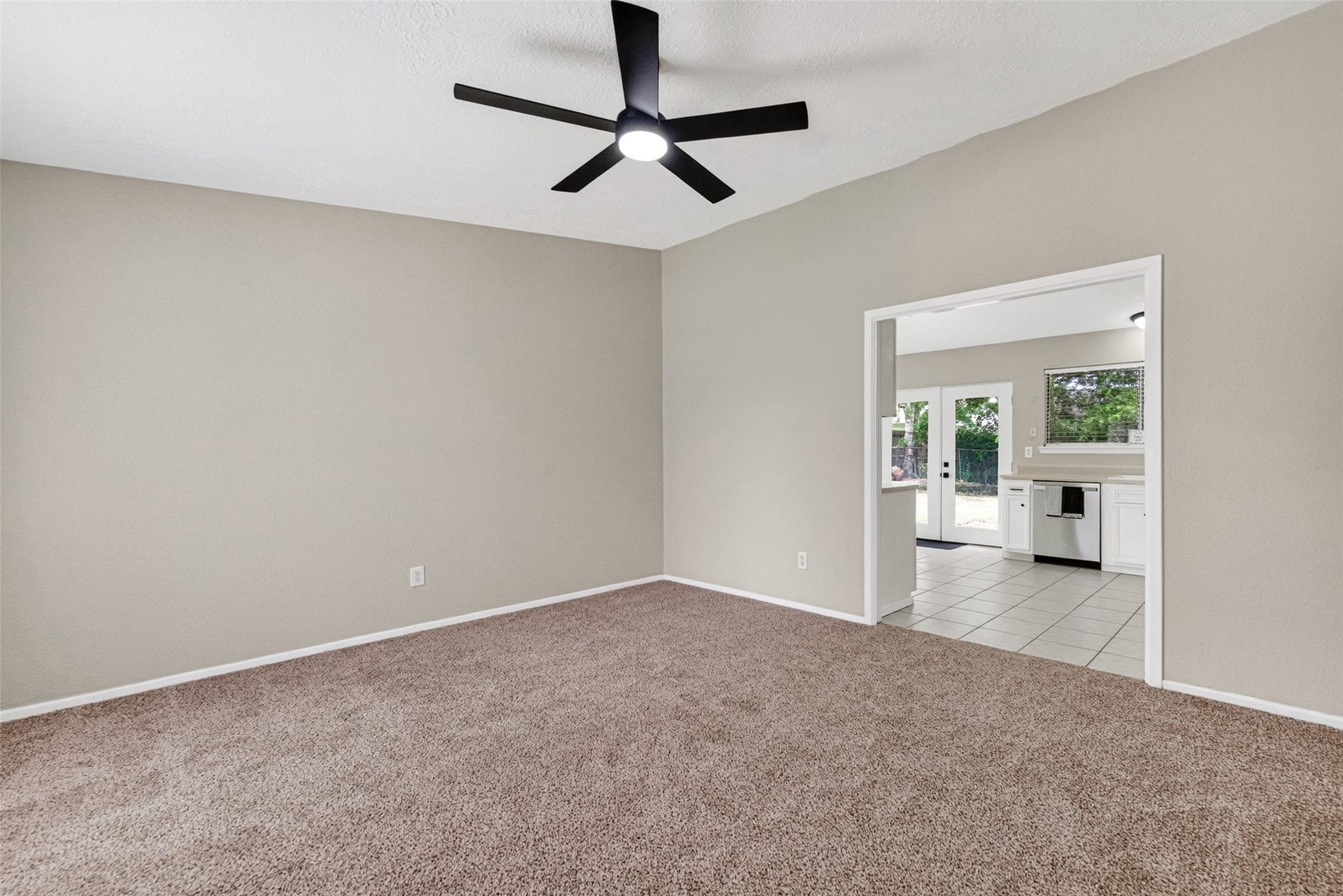 16615 Barcelona Drive, Friendswood, TX 77546 Family room off of kitchen area for open conversations