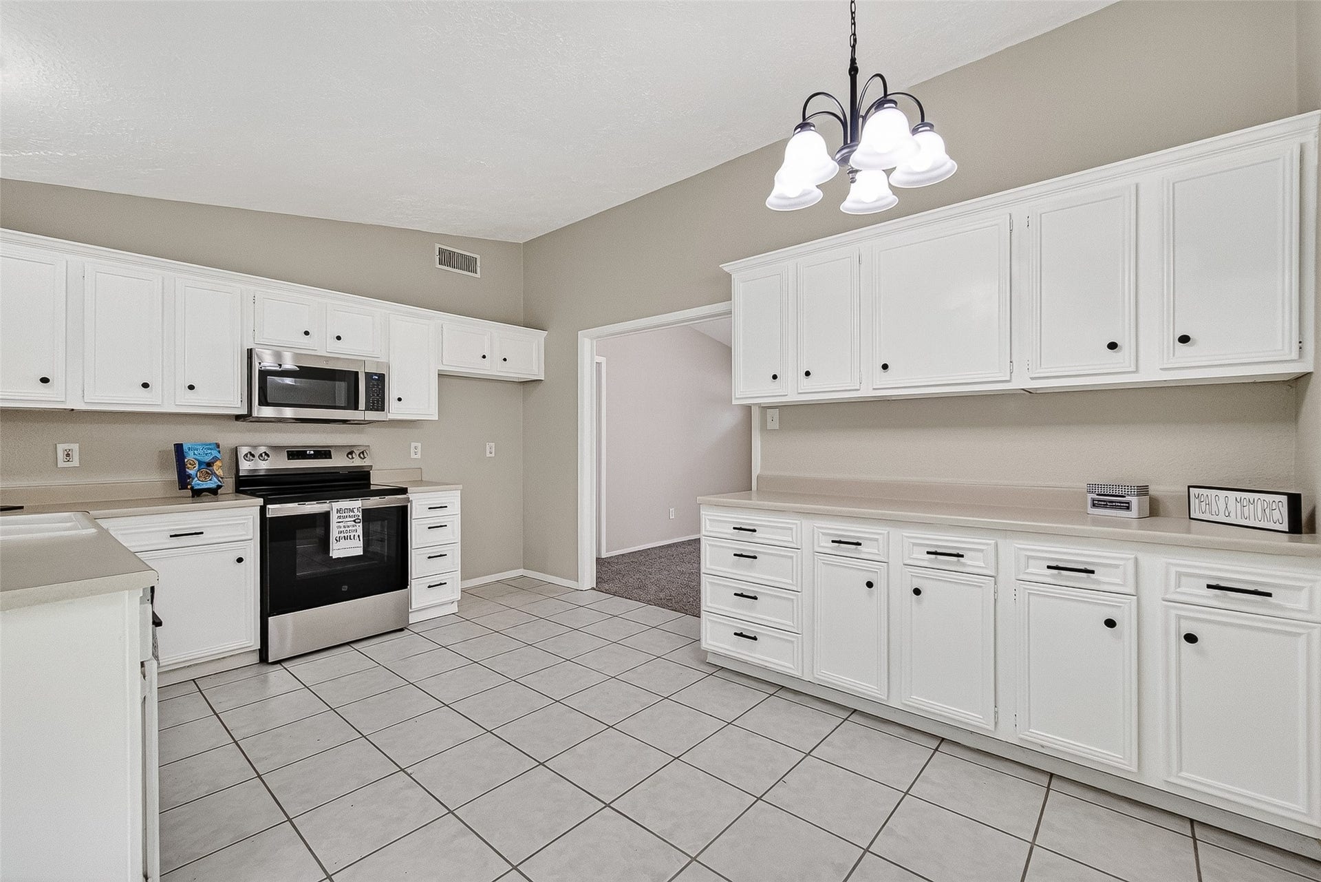 16615 Barcelona Drive, Friendswood, TX 77546 Breakfast Area to enjoy every meal
