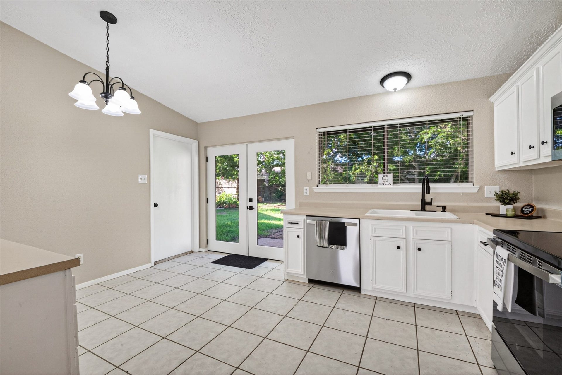 16615 Barcelona Drive, Friendswood, TX 77546 Virtually Staged
