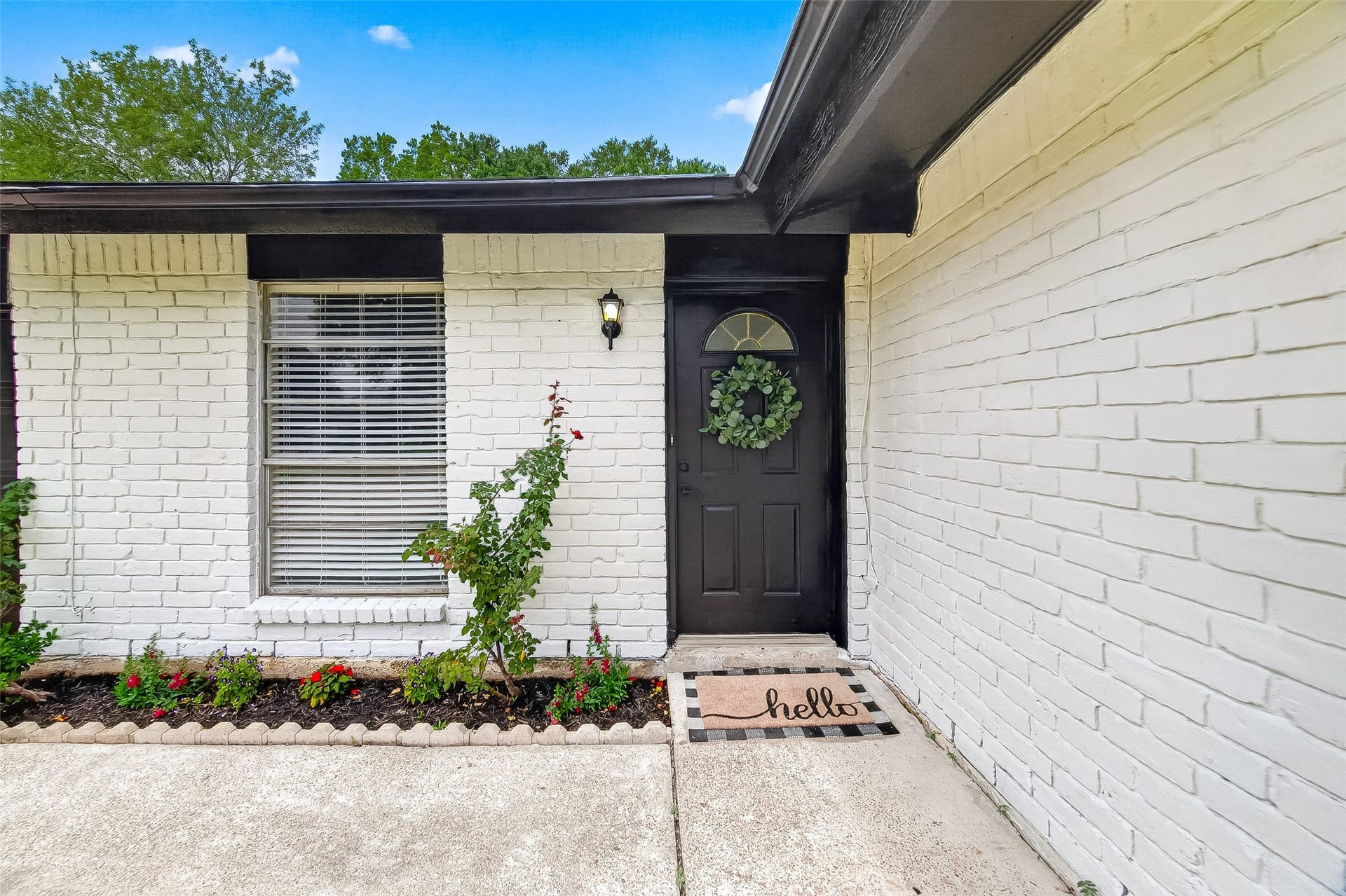 16615 Barcelona Drive, Friendswood, TX 77546 Perfect spot for a Black Bench and decor to welcome you home each day.