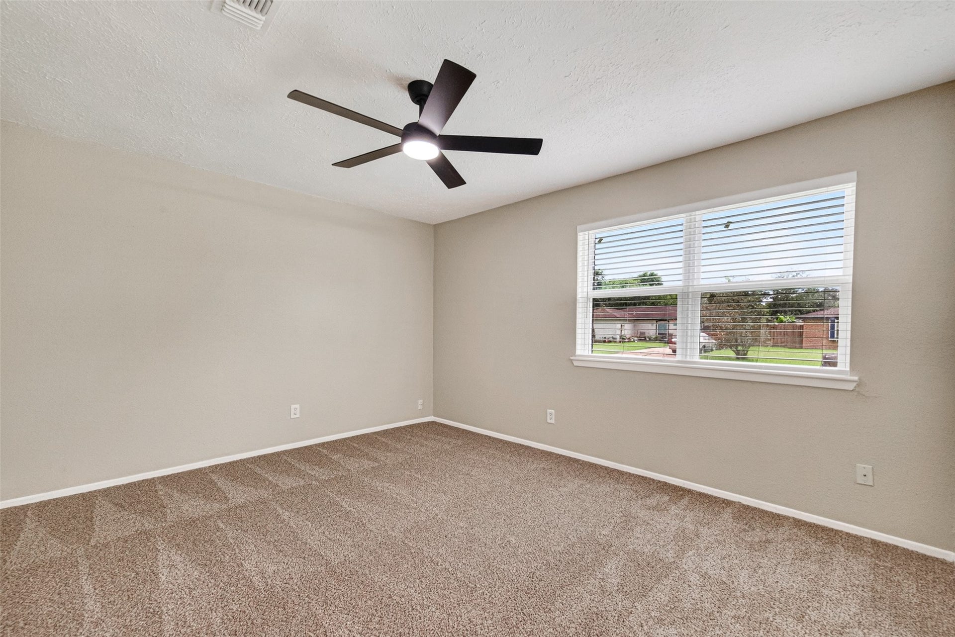 16615 Barcelona Drive, Friendswood, TX 77546 Primary Bedroom faces front