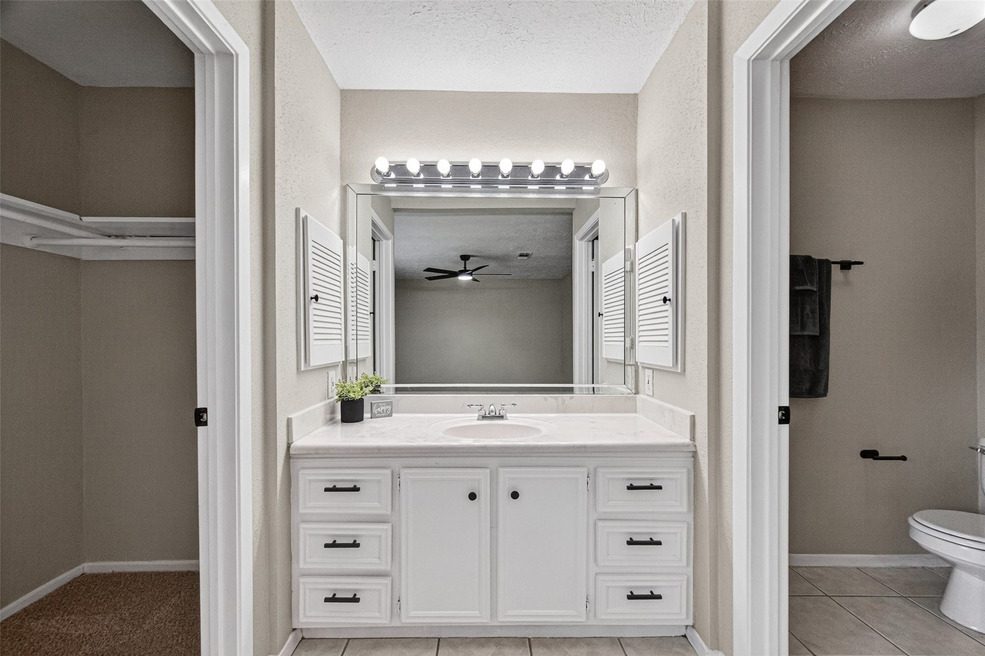 16615 Barcelona Drive, Friendswood, TX 77546 Primary Bedroom Vanity, Closet, and Private Bathroom