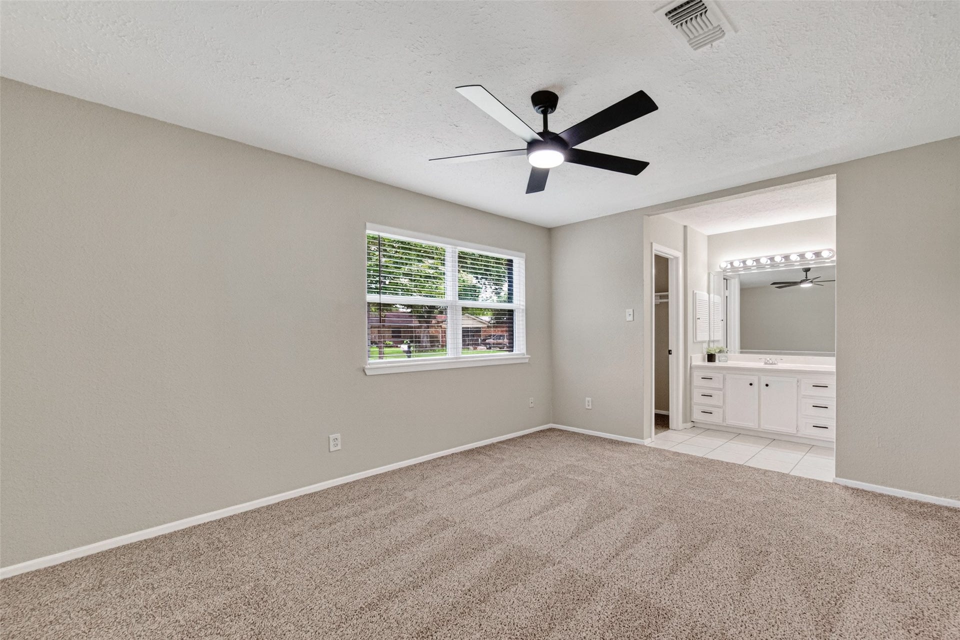 16615 Barcelona Drive, Friendswood, TX 77546 Primary Bedroom