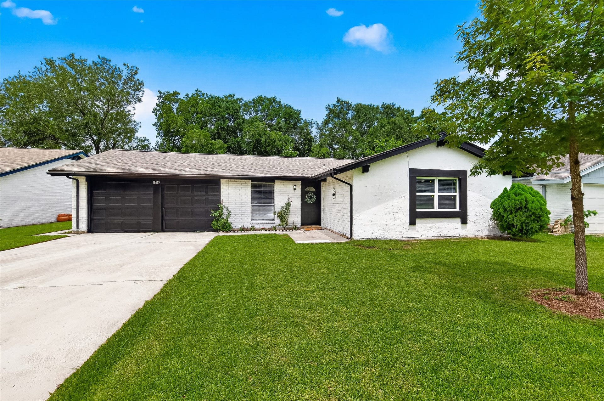 16615 Barcelona Drive, Friendswood, TX 77546 Welcome Home to Beautiful Forest Bend in Friendswood!