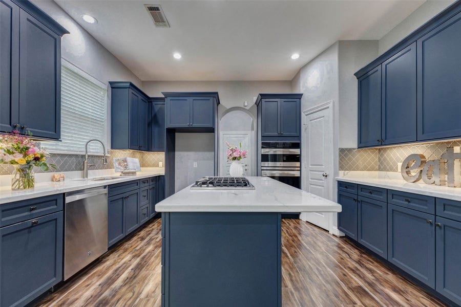 Property photo for 9 Versante Court, Houston, TX