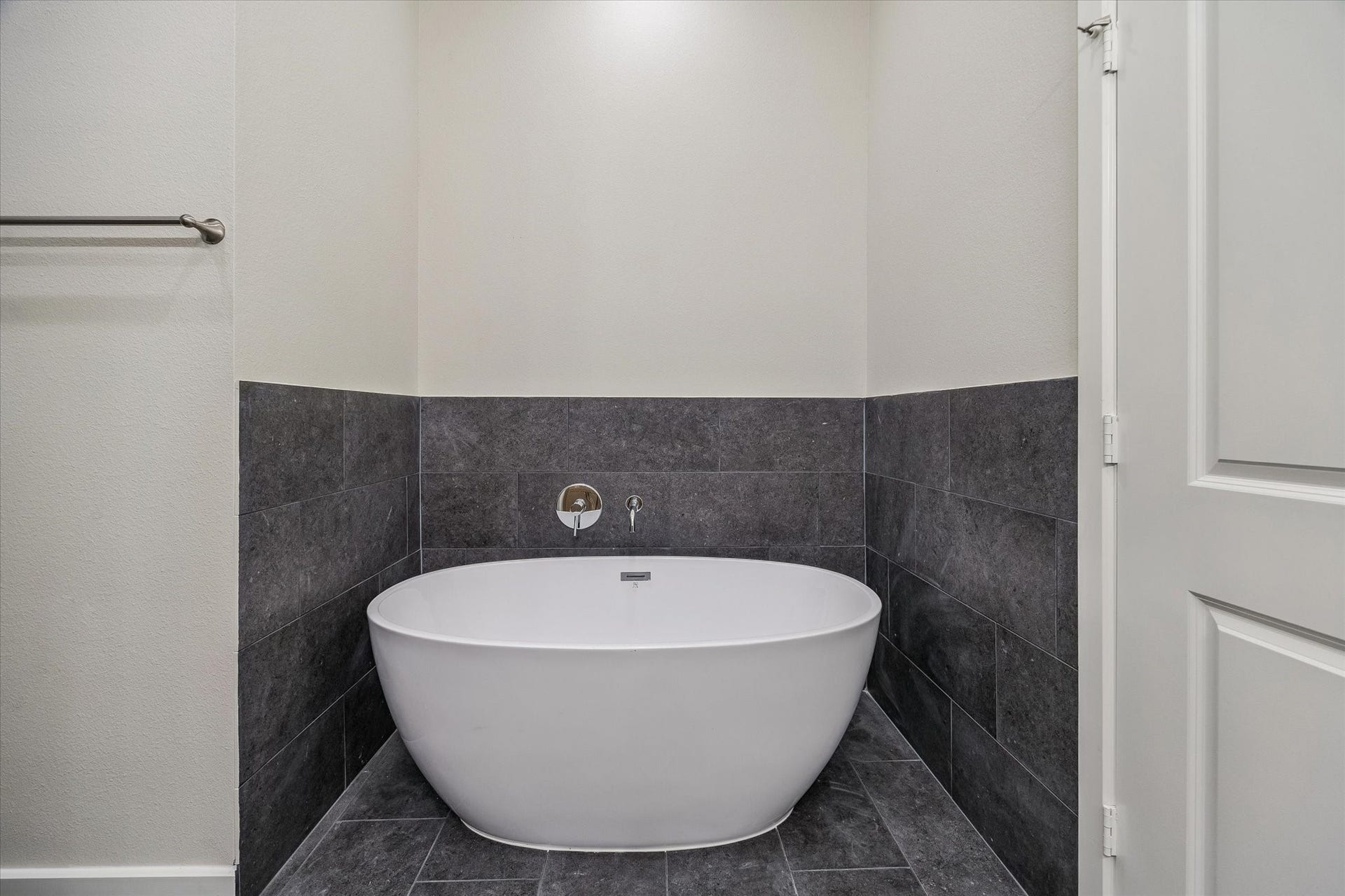 24412 Colonial Mound Drive, Katy, TX 77493 Primary bathroom's floating tub