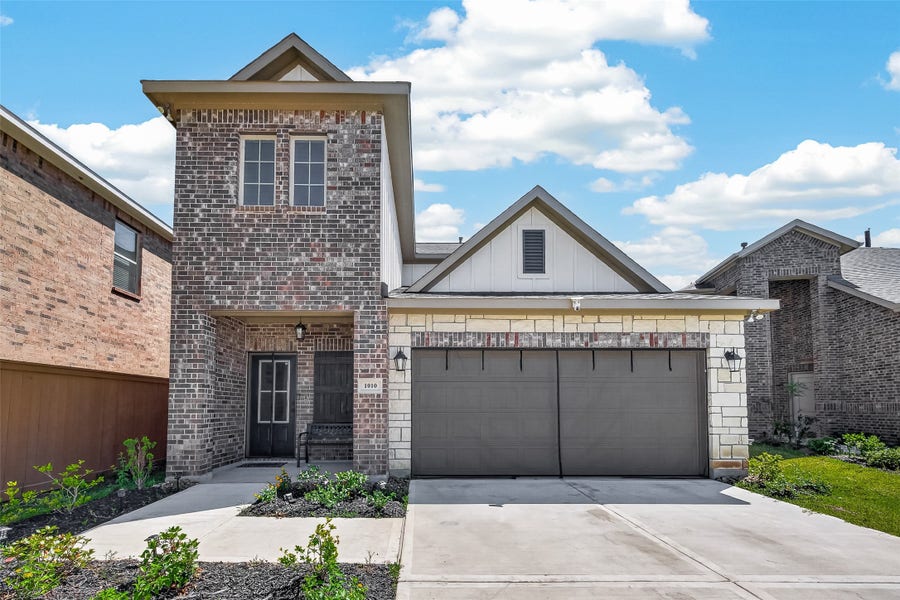 Property photo for 1010 Gentle Nook Drive, Beasley, TX