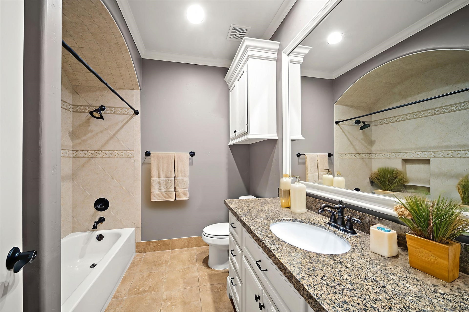 10506 Pebblecreek Crossing, Katy, TX 77494 Virtually staged guest bathroom upstairs