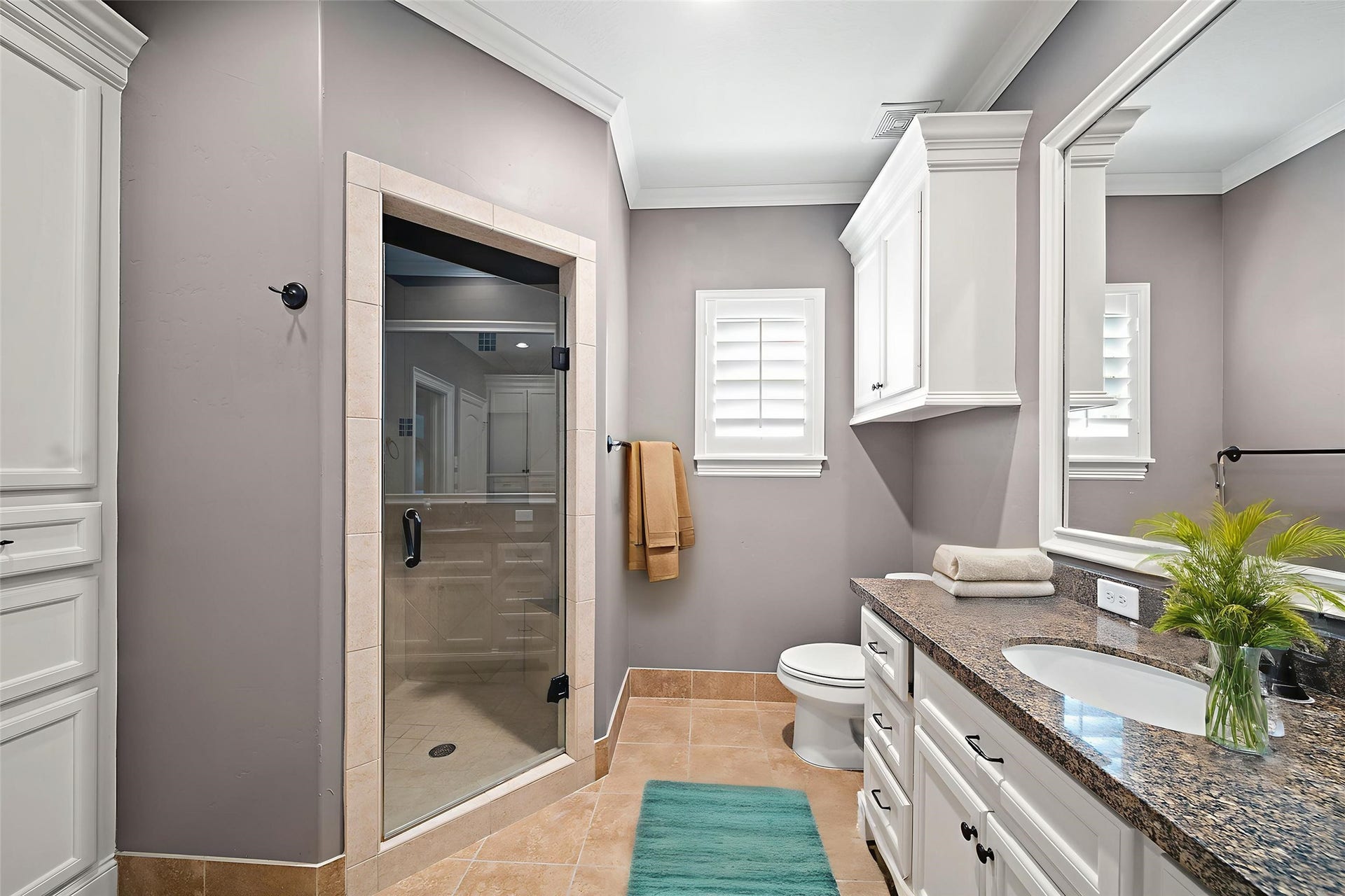 10506 Pebblecreek Crossing, Katy, TX 77494 Virtually staged guest bathroom upstairs