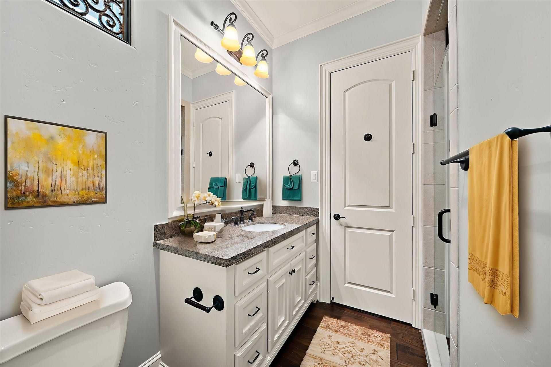 10506 Pebblecreek Crossing, Katy, TX 77494 Virtually staged guest bathroom downstairs
