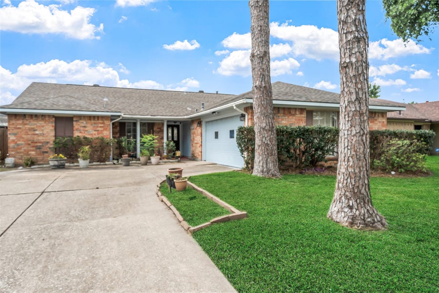 Property photo for 5523 Greenhill Forest Drive, Houston, TX