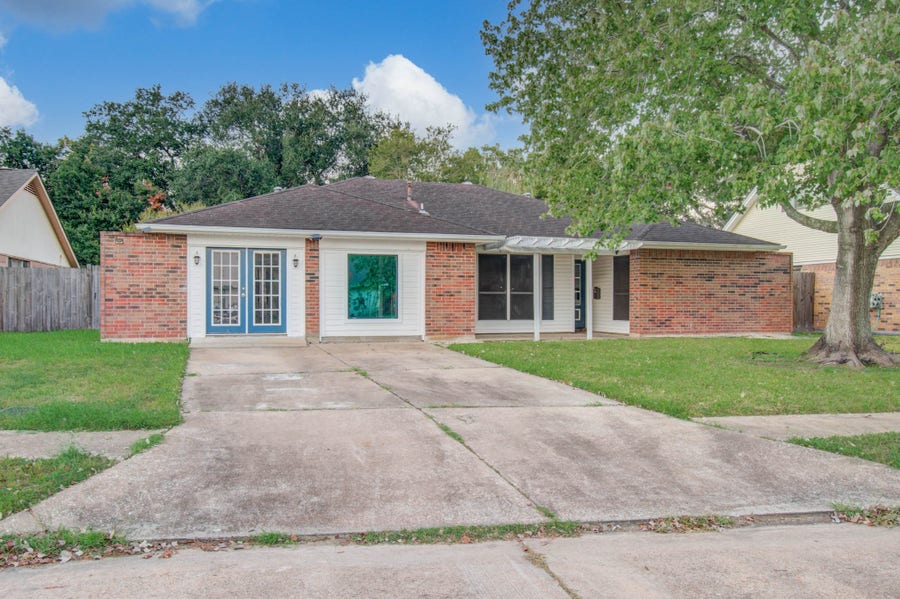 Property photo for 5009 Groveton Lane, Pearland, TX
