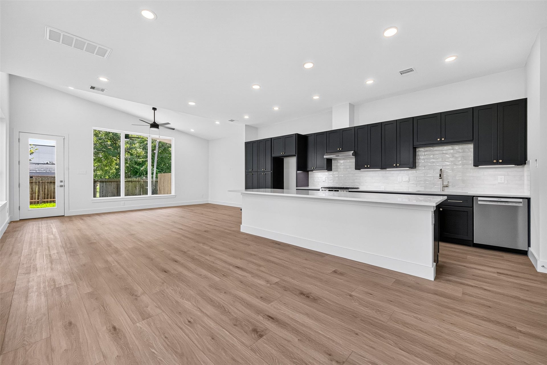 518 E 32nd Street, Houston, TX 77018 518 E 32nd Street, Houston, TX 77018