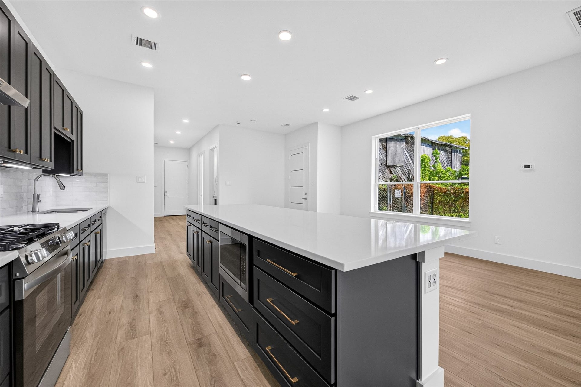 518 E 32nd Street, Houston, TX 77018 518 E 32nd Street, Houston, TX 77018