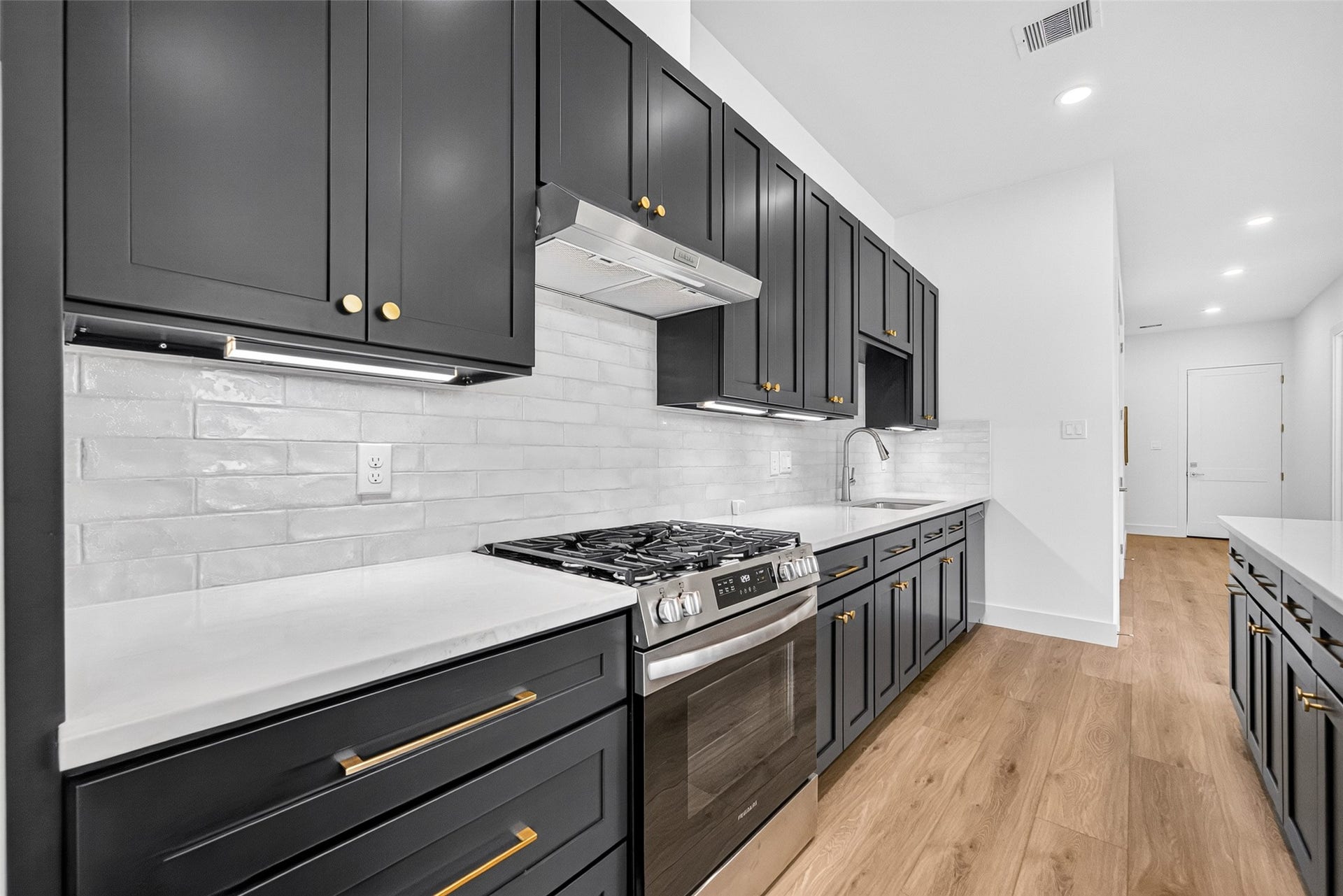 518 E 32nd Street, Houston, TX 77018 518 E 32nd Street, Houston, TX 77018