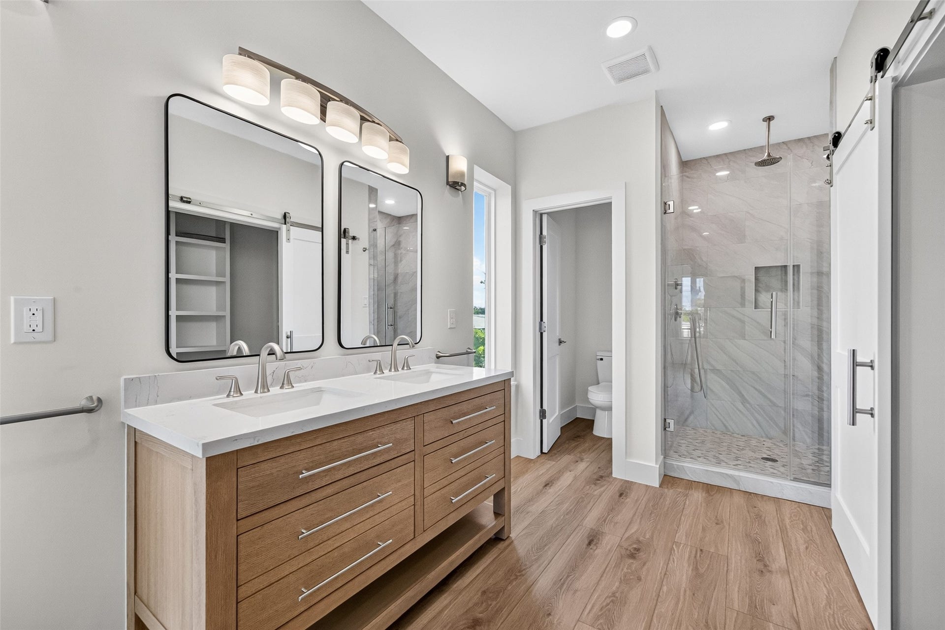 518 E 32nd Street, Houston, TX 77018 518 E 32nd Street, Houston, TX 77018