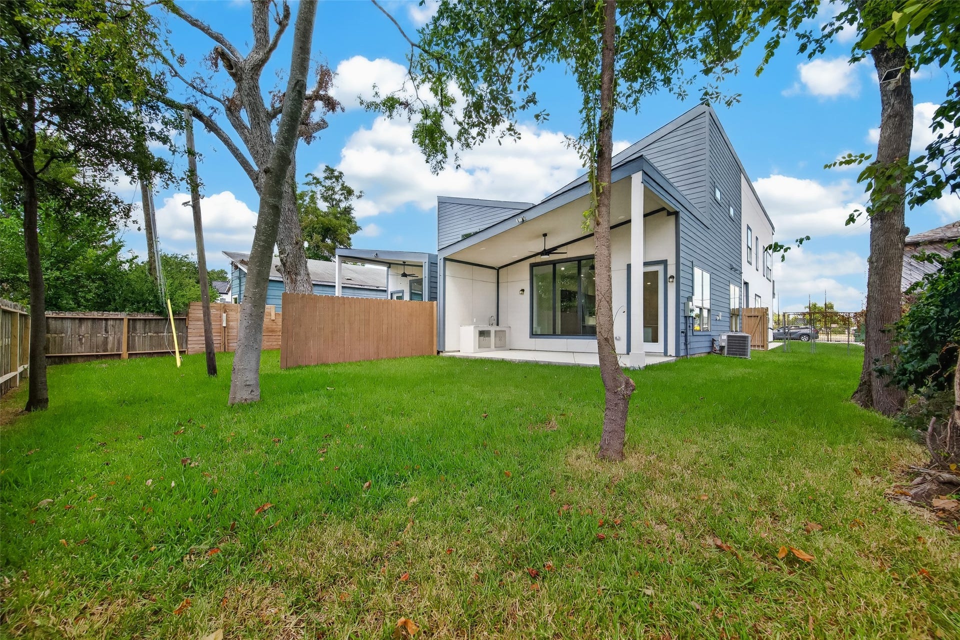 518 E 32nd Street, Houston, TX 77018 518 E 32nd Street, Houston, TX 77018