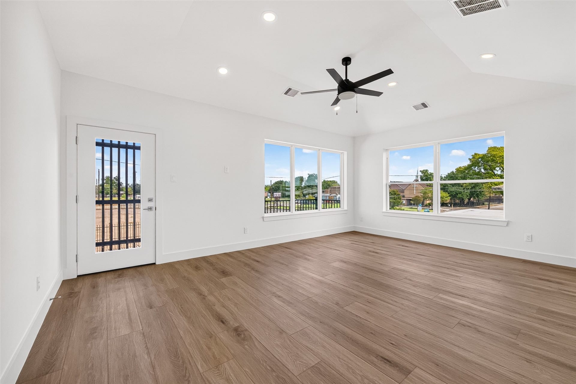 518 E 32nd Street, Houston, TX 77018 518 E 32nd Street, Houston, TX 77018