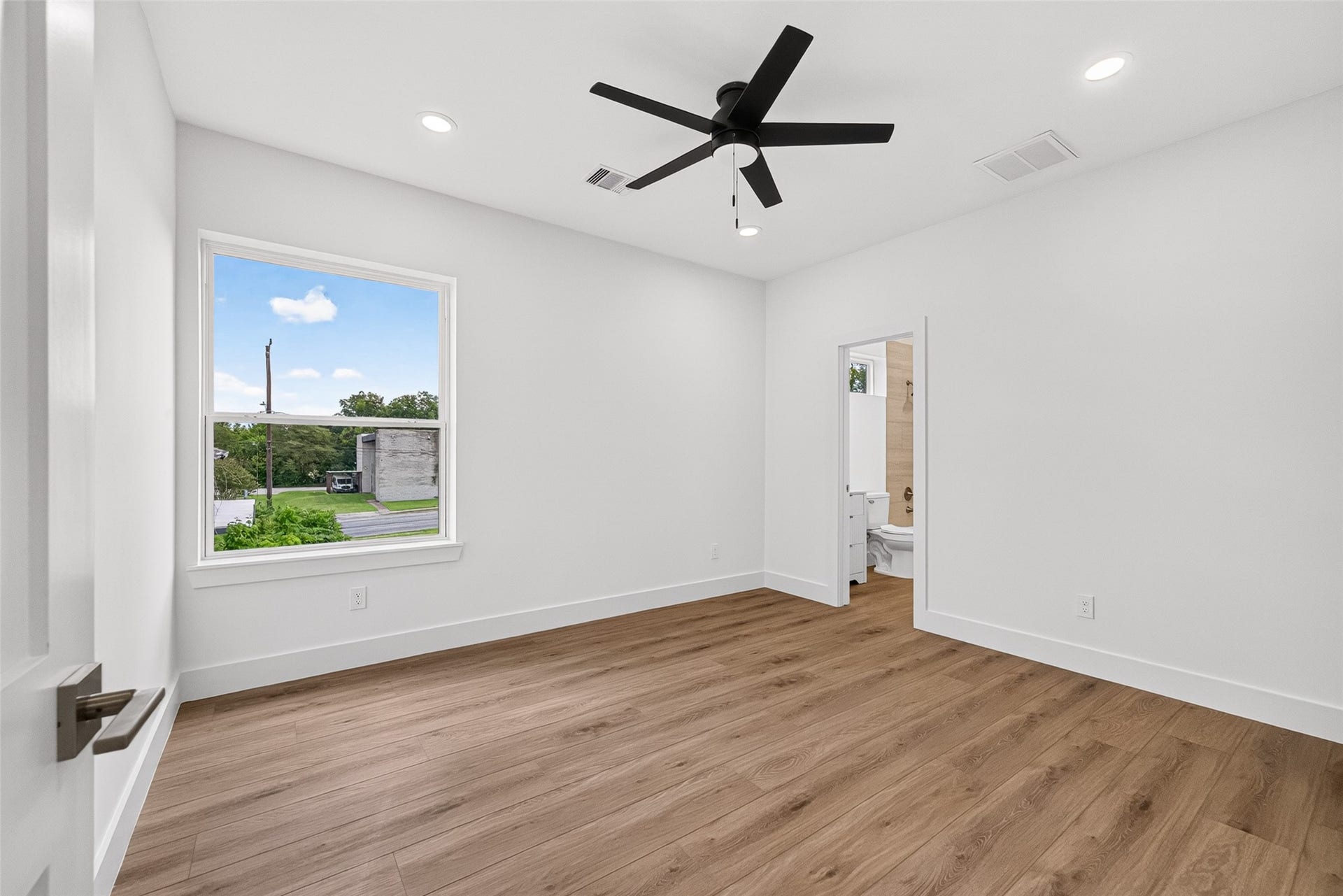 518 E 32nd Street, Houston, TX 77018 518 E 32nd Street, Houston, TX 77018