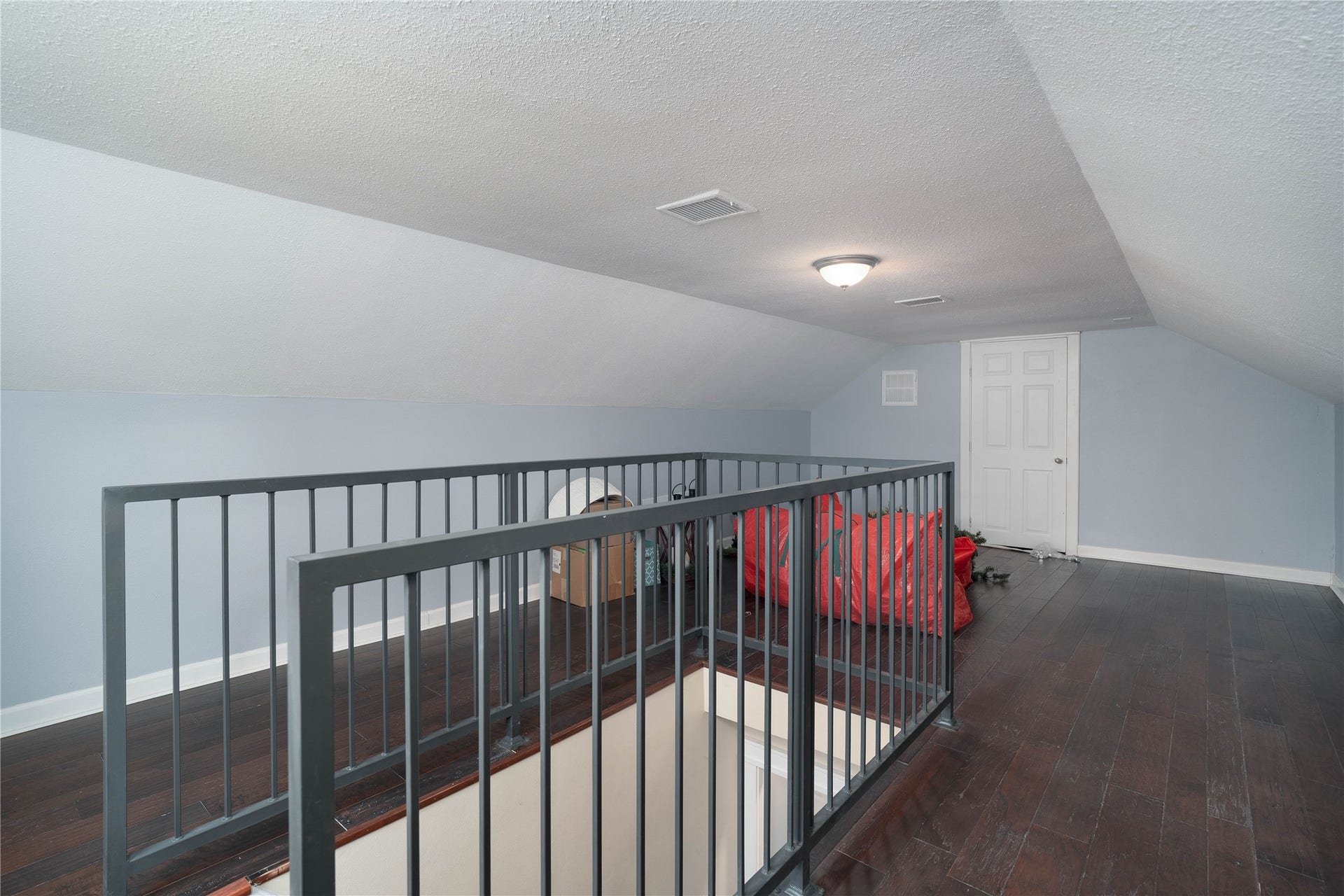 1635 Pony Lane, Wallis, TX 77485 3rd Floor Bonus Space Another spacious loft-style landing, offering flexible space for a reading nook, office, or 5th bedroom.