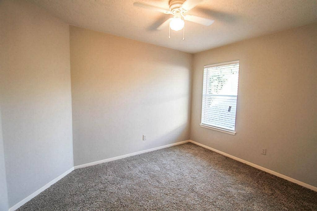 2nd bdrm has water view.