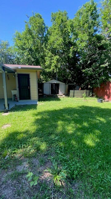6623 Cresthill Street, Houston, TX 77033 6623 Cresthill Street, Houston, TX 77033