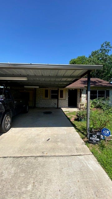 6623 Cresthill Street, Houston, TX 77033 6623 Cresthill Street, Houston, TX 77033