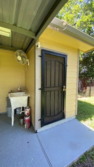 6623 Cresthill Street, Houston, TX 77033 6623 Cresthill Street, Houston, TX 77033
