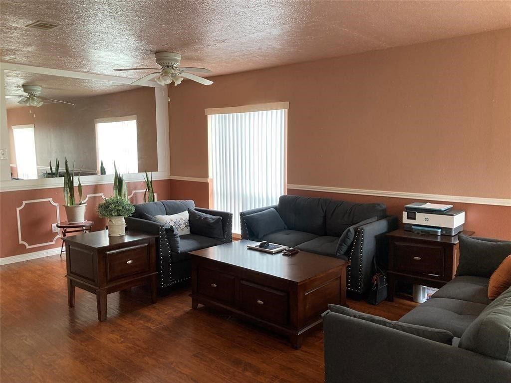 1839 Sherwood Forest Street, Houston, TX 77043 1839 Sherwood Forest Street, Houston, TX 77043