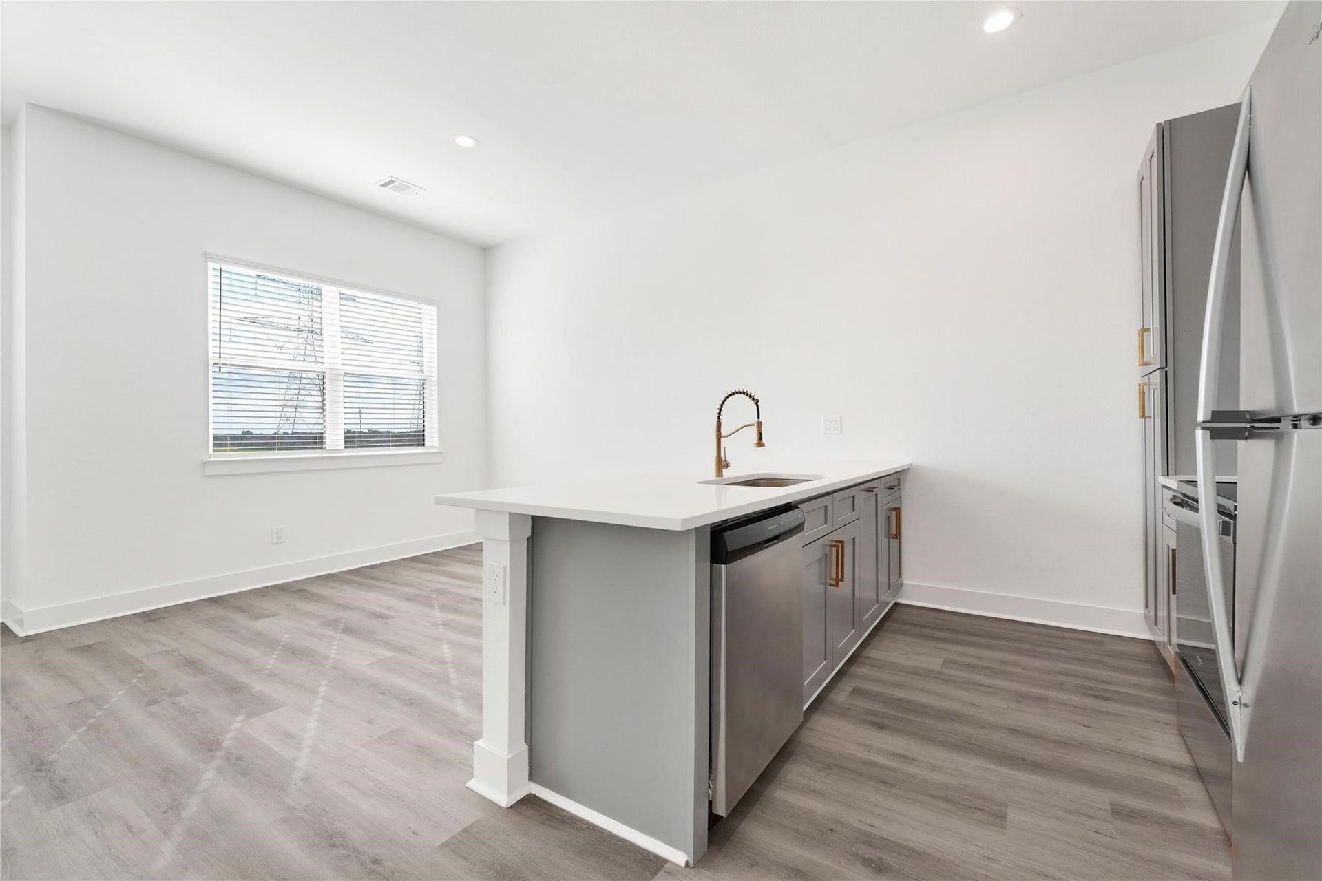 413 Alvia Run Lane, #AB, Houston, TX 77018 413 Alvia Run Lane, #AB, Houston, TX 77018